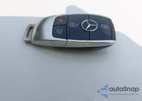 2017 Mercedes-Benz E 300 4Matic z USA, uszkodzony, nr VIN WDDZF4KB2HA012027